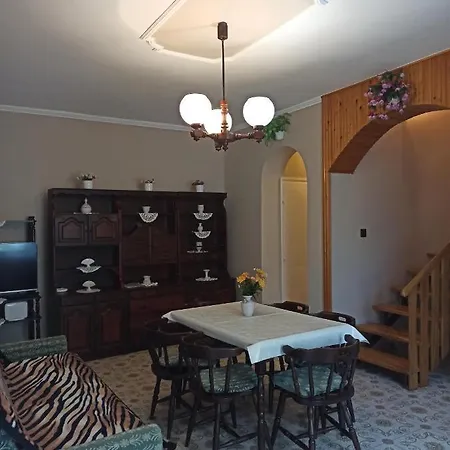 Almavilla Homestay Gyenesdias