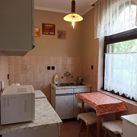 Almavilla Homestay Gyenesdias