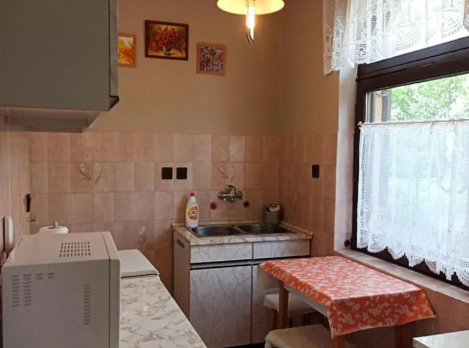 Almavilla Homestay Gyenesdias