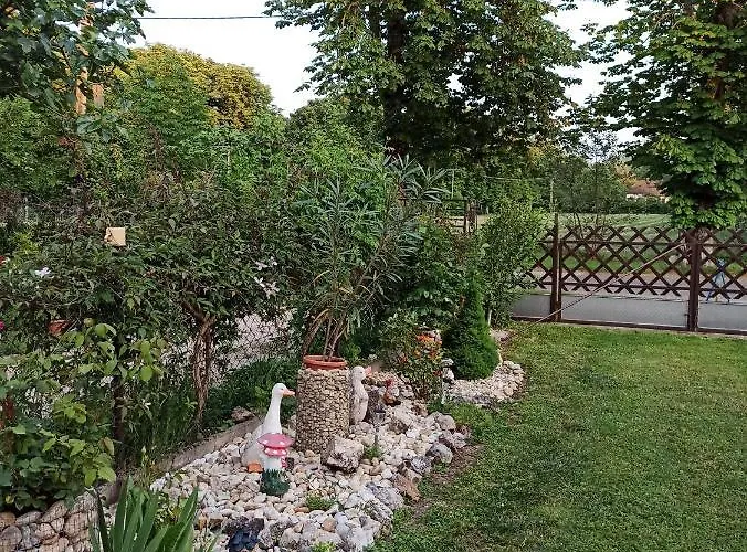 Almavilla Homestay Gyenesdias